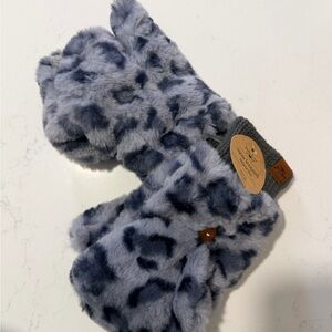 Cozy Grey Snow Leopard Kids Mittens